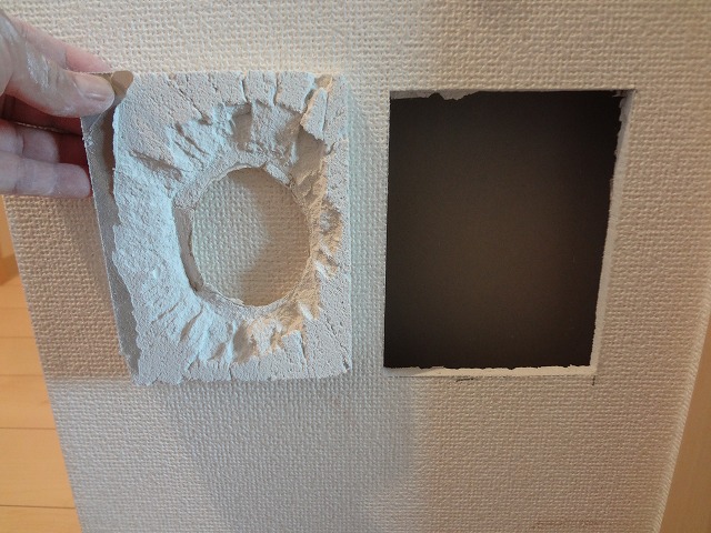 壁穴の補修なら石膏ボードで修理する当店にお任せ下さい 壁紙仕上げも自信あります 壁穴レス急