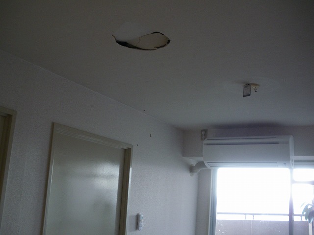 天井の穴